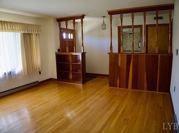 3rd image of 1549 Oakwood St