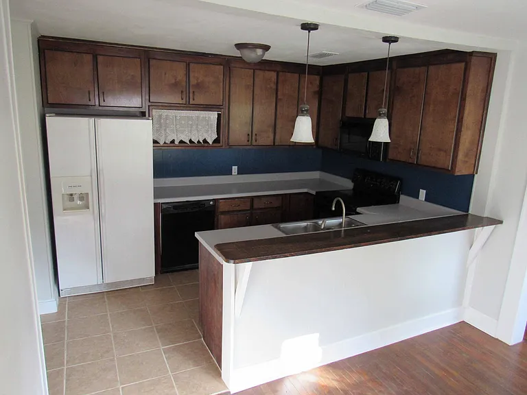 1401 Brown Ave — Photo 12