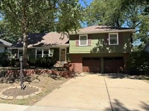 8300 W 97th Ter, Overland Park, KS 66212