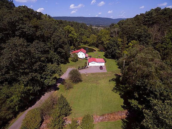 3rd image of 96 Quaker Dr