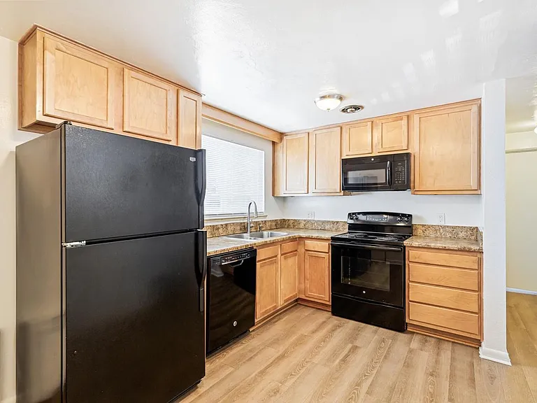 1679 Reed St — Photo 33