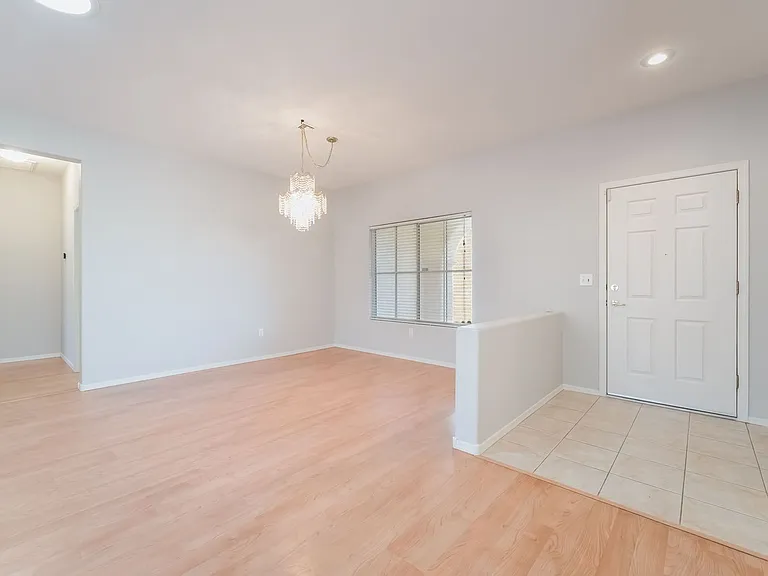 2571 Thatcher Ave — Photo 36
