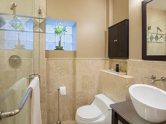 3rd image of 2038 W Huron St #1