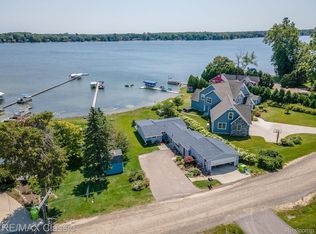 11577 N Shore Dr, Whitmore Lake, MI