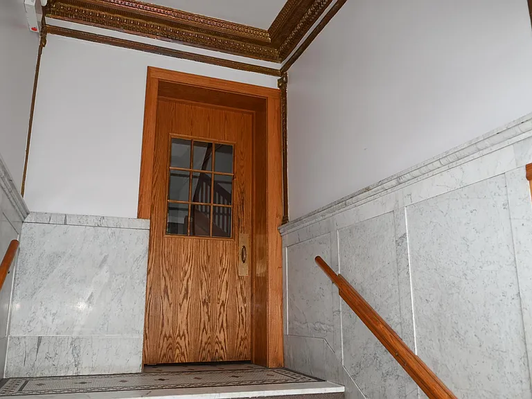1021 E 62nd St #2 — Photo 12