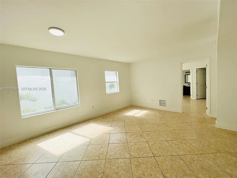 950 Bay Dr #6 — Photo 10