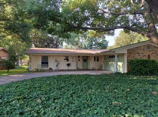 833 Edgehill Dr, Hurst, TX 76053