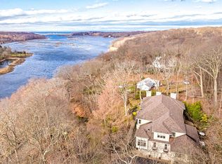 423 River Rd, Saint James, NY 11780