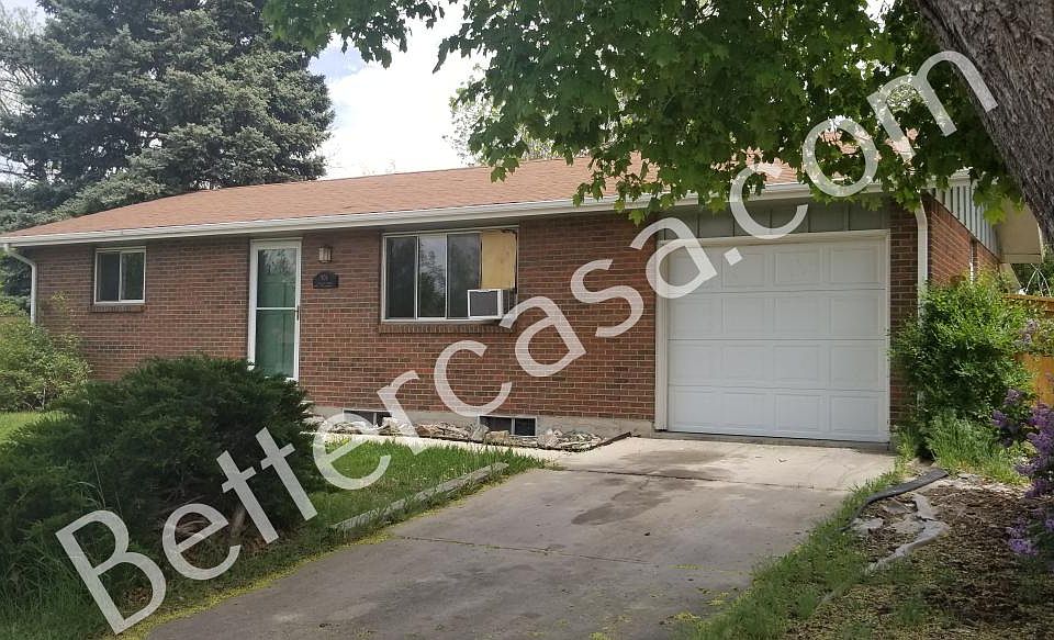 1st image of 906 S Moline St