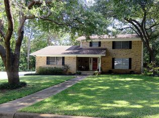 110 Hillside Ln, Palestine, TX 75801