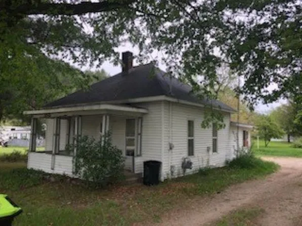 602 N Superior St, Farwell, MI 48622