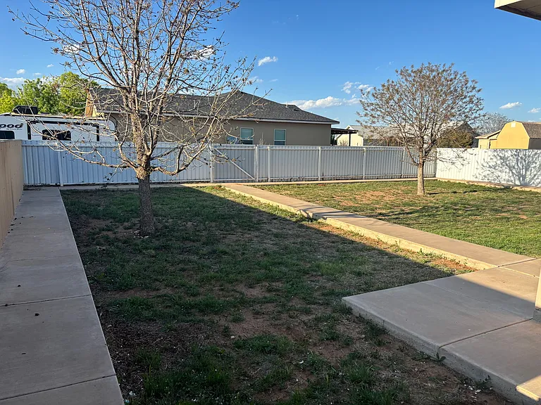 1806 W University Dr — Photo 21