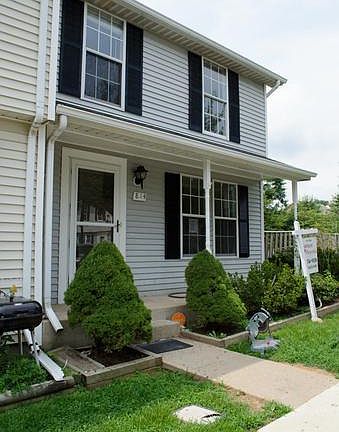 3rd image of 814 Wide Oak Ct