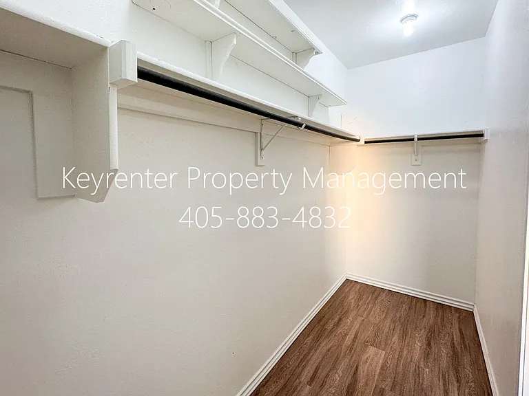 2409 Rosa Cir — Photo 26
