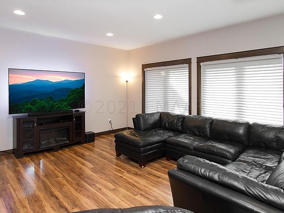 5th image of 2630 8th St W