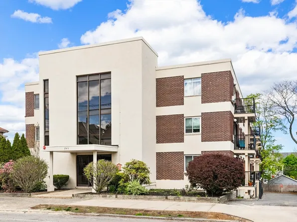 245 Lafayette St APT 3G, Salem, MA 01970