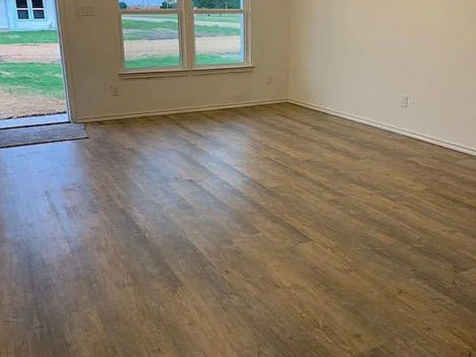 2nd image of 1050 Chesnut Ln