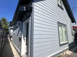 1052 E 50th Ave #1A, Vancouver, BC V5X1B8