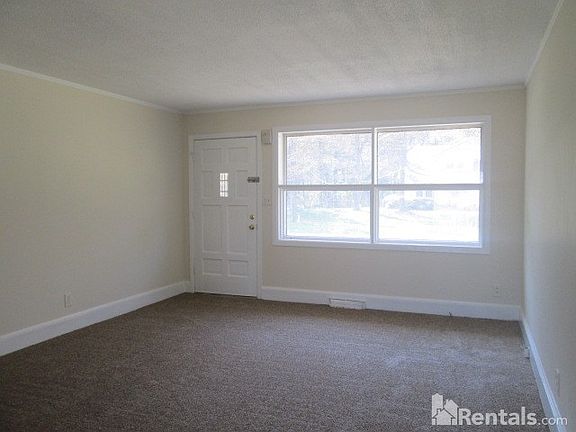 2nd image of 2533 Valleyview Dr