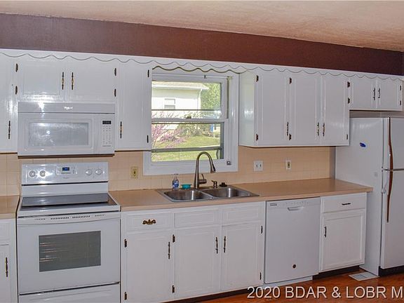 3rd image of 602 N Pearl Dr