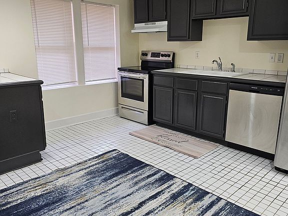 2nd image of 1530 E 14th St APT 2