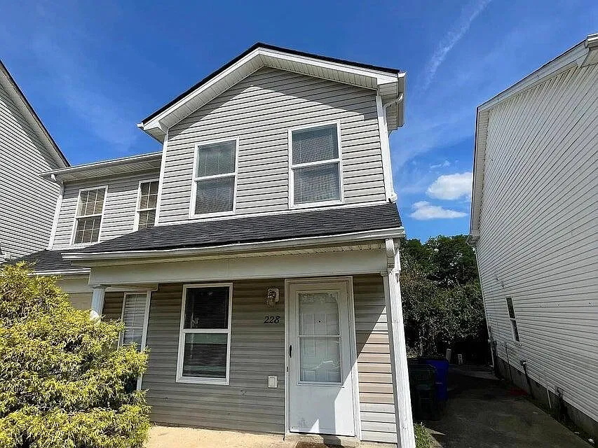 3 bed, 2.0 bath, 1232 sqft, $1,500 — Photo 1