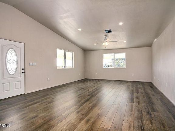 4th image of 30420 W McKinley St