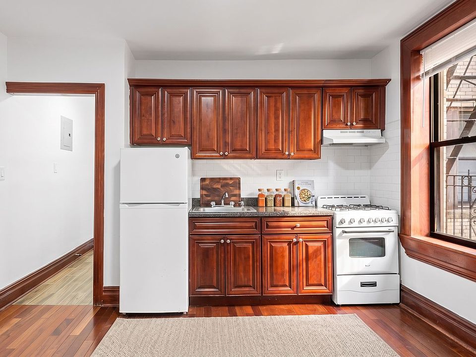 2nd image of 728 W 181st St APT 30