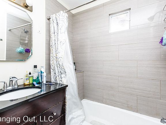 5th image of 2449 W Homer St #3