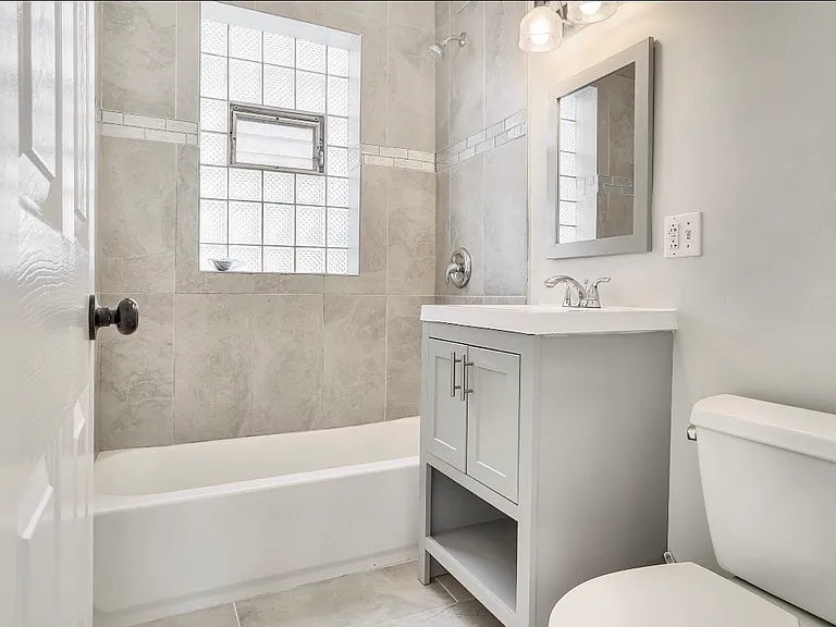 7302 S Kenwood Ave #2 — Photo 5
