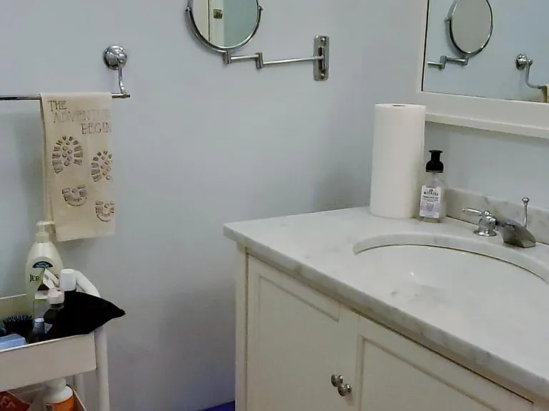 210 Erie St #1 — Photo 11