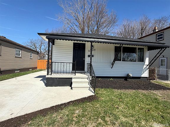 4th image of 23541 Elmira St