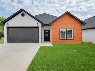 742 E Bluebonnet Dr, Granbury, TX 76048