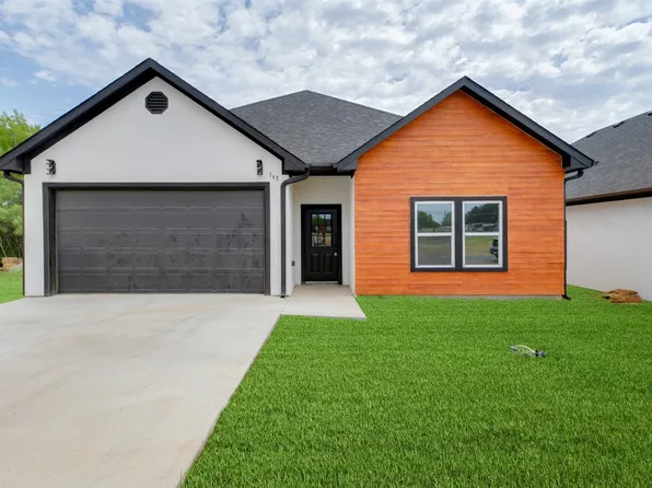 742 E Bluebonnet Dr, Granbury, TX 76048
