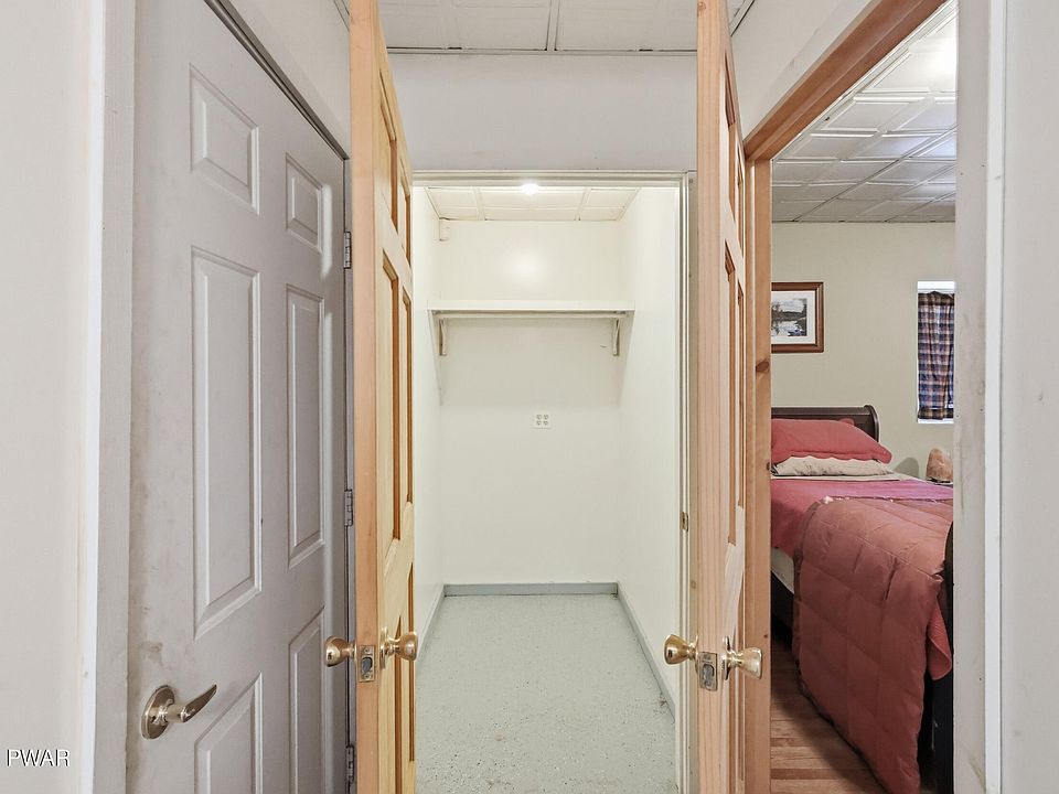 38th image of 992 Winterdale Rd