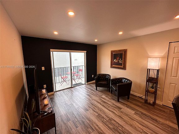 4th image of 1605 Pennsylvania Ave APT 303