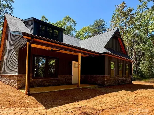 164 Suwanne Rd, Troy, NC 27371