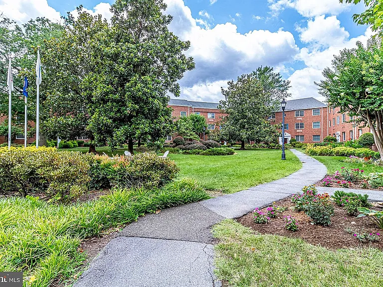 1718 W Abingdon Dr #202 — Photo 26