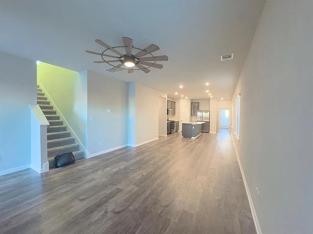 4 bed, 3.0 bath, 2214 sqft, $2,100 — Photo 4