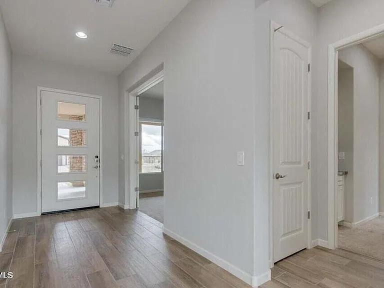 4390 Noble Dr — Photo 3