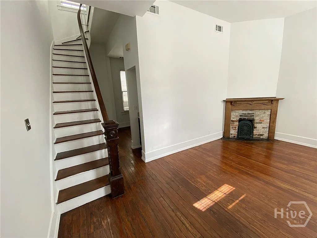 2 bed, 1.0 bath, 798 sqft, $1,950 — Photo 4