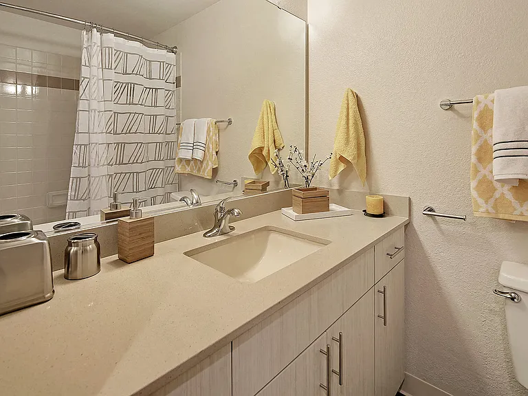 Starboard Apartments — Photo 6
