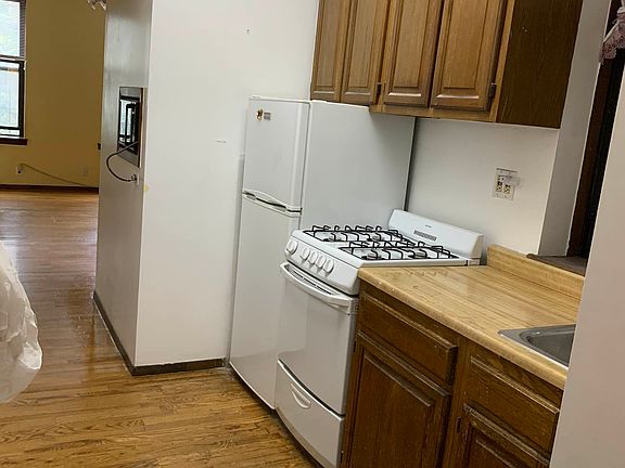 3rd image of 518 E 81st St #3