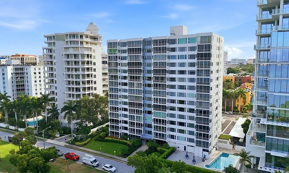 555 S Gulfstream Ave #902