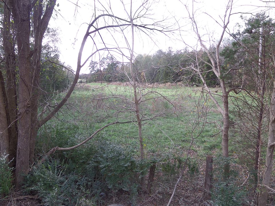 2nd image of 221 Eubanks Rd