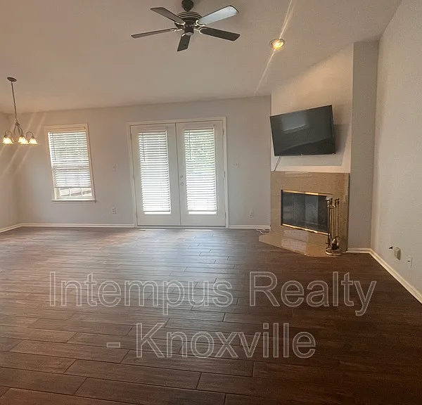 1333 Willmann Ln — Photo 6