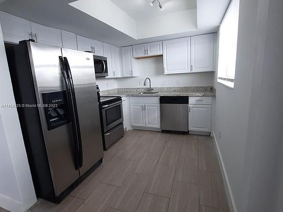 5th image of 11930 NE 19th Dr APT 21