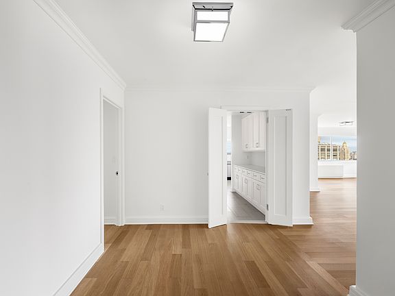 5th image of 211 E 70th St APT 30A
