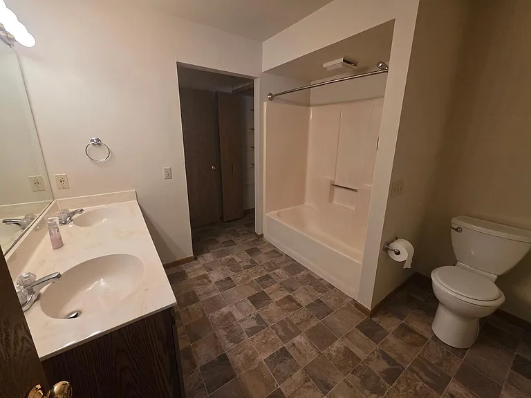 1009 Valley Side Dr — Photo 15