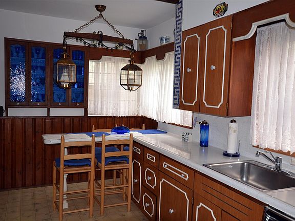 Eat-in Kitchen
